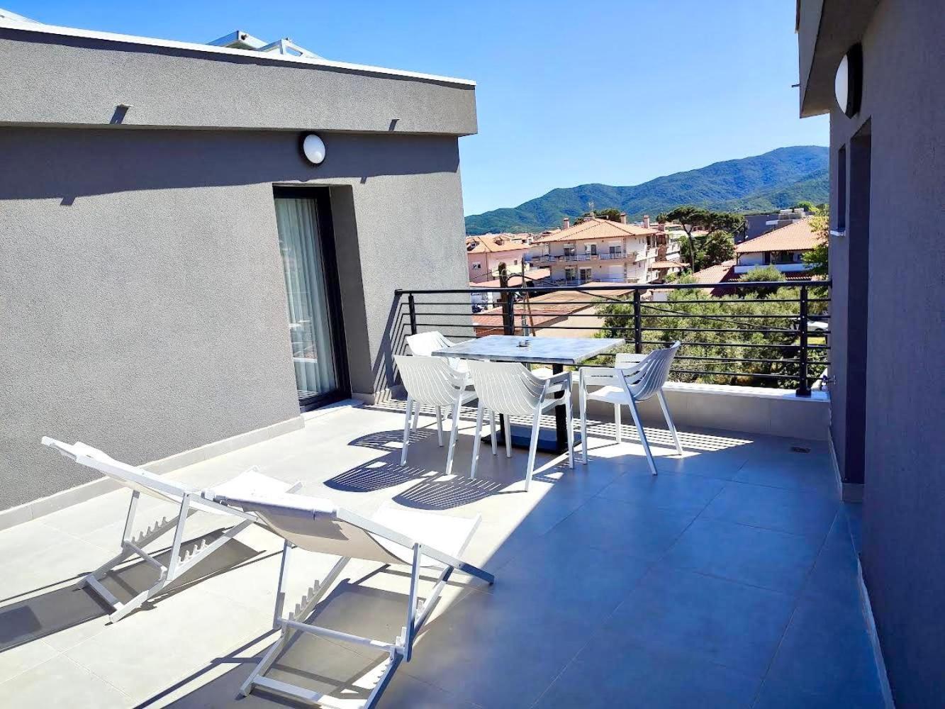 Four Shades Luxury Suites Sarti Exterior photo